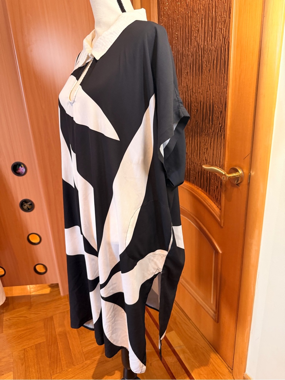 mat. Black and White Floral Midi Dress tunic one size